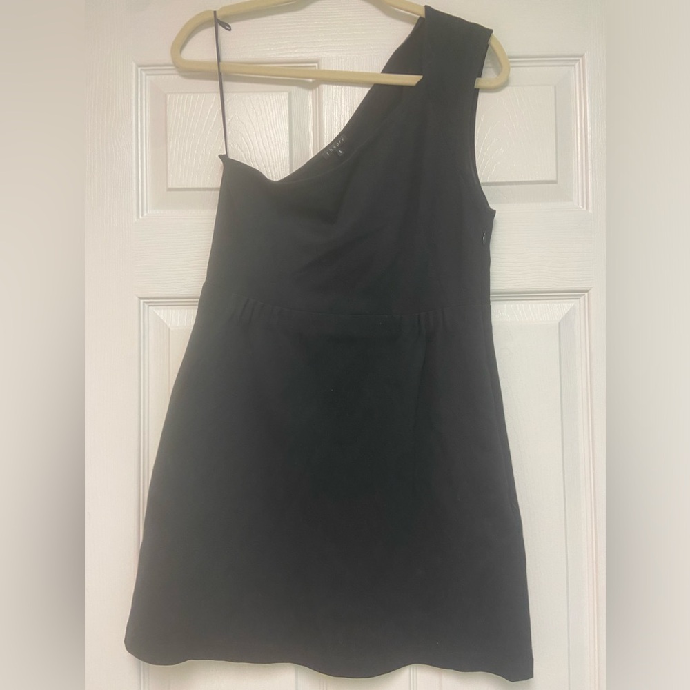 $10 OFF TODAY!! 
EUC Theory one shoulder mini